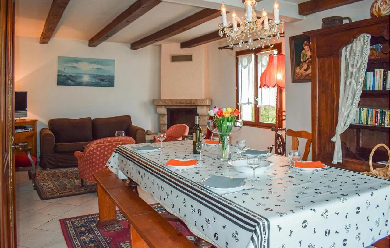 Feriehus Cozy Home In Pleubian With Kitchen