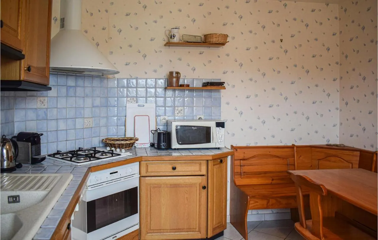 Cozy Home In Pleubian With Kitchen Feriehus